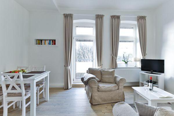 App-6-mit-suedbalkon-in-strandnaher-lage-baederstil-villa-in-wenningstedt-sylt Apartment